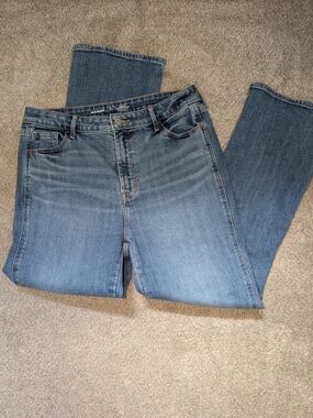 Old Navy Women's Faded Blue Cropped Straight-Leg Jeans